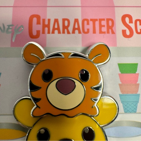 (Sold)NWT. Disney Pin Character Scoops - LE Winnie The Pooh And Tigger ice cream - Picture 4 of 9
